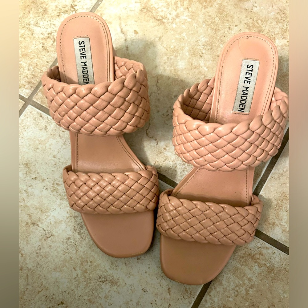 Steven Madden size 10 woven nude sandals
